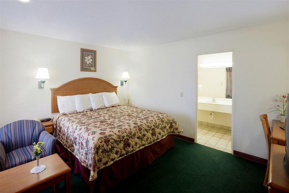 Americas Best Value Inn Lubbock East Szoba fotó
