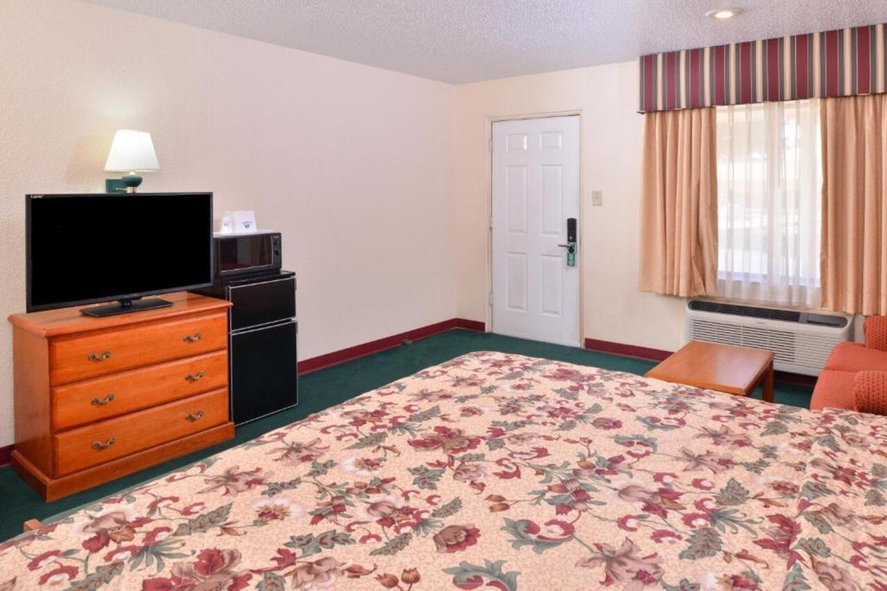 Americas Best Value Inn Lubbock East Kültér fotó