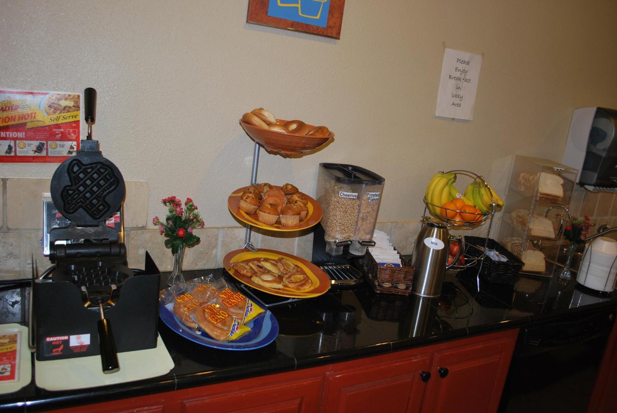 Americas Best Value Inn Lubbock East Kültér fotó