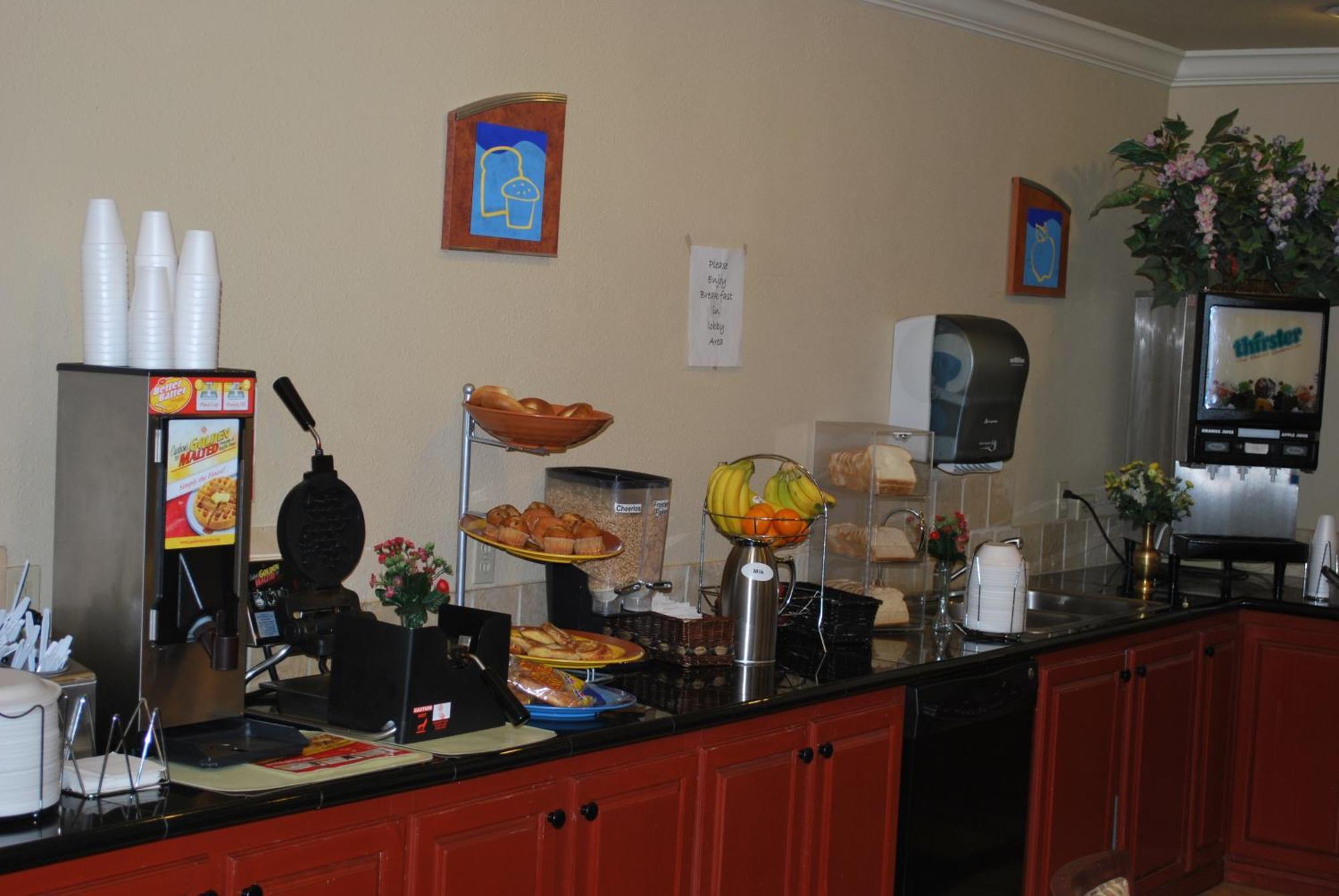 Americas Best Value Inn Lubbock East Kültér fotó