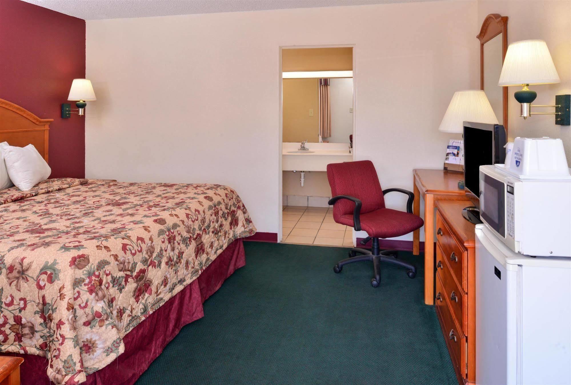 Americas Best Value Inn Lubbock East Kültér fotó