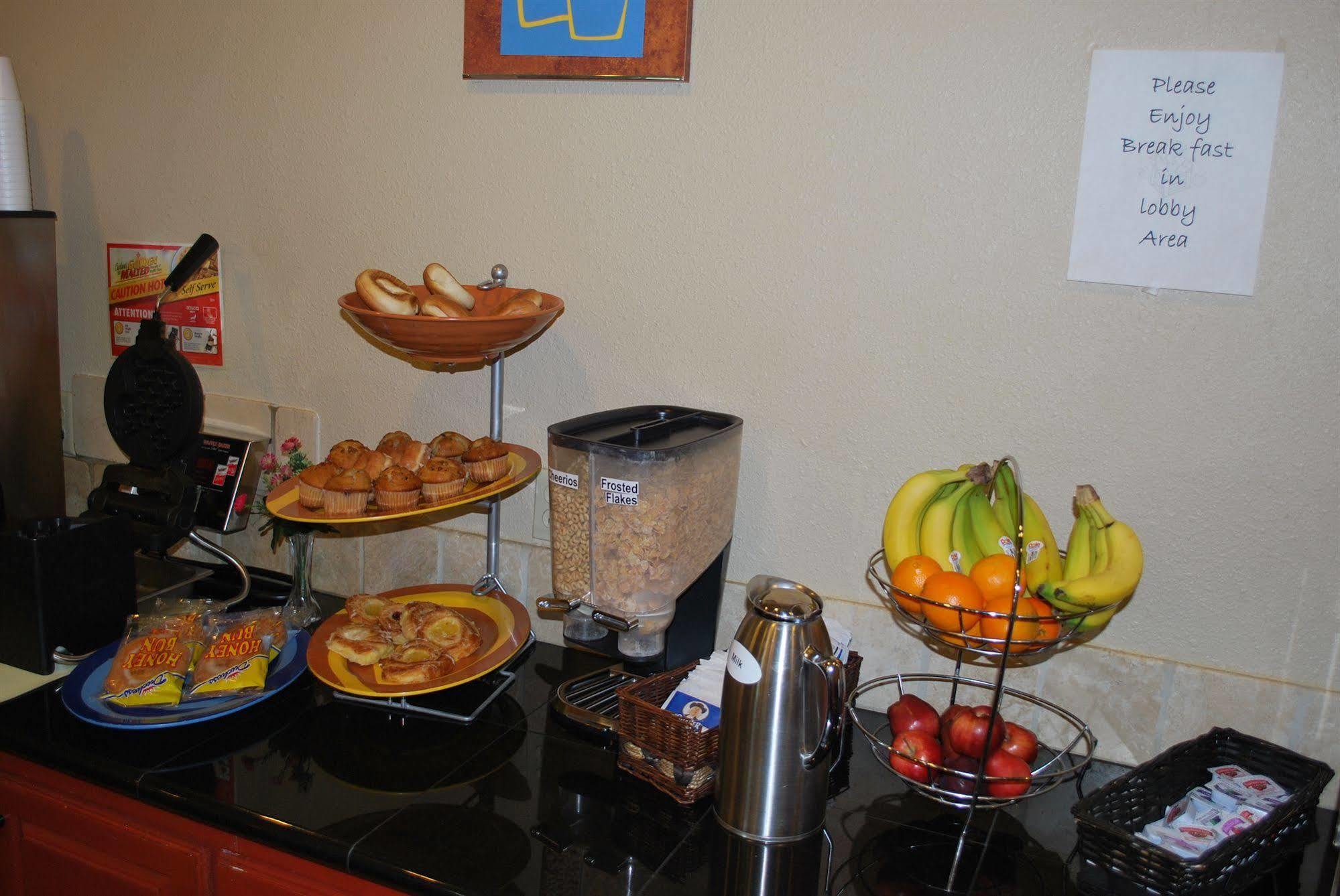 Americas Best Value Inn Lubbock East Kültér fotó