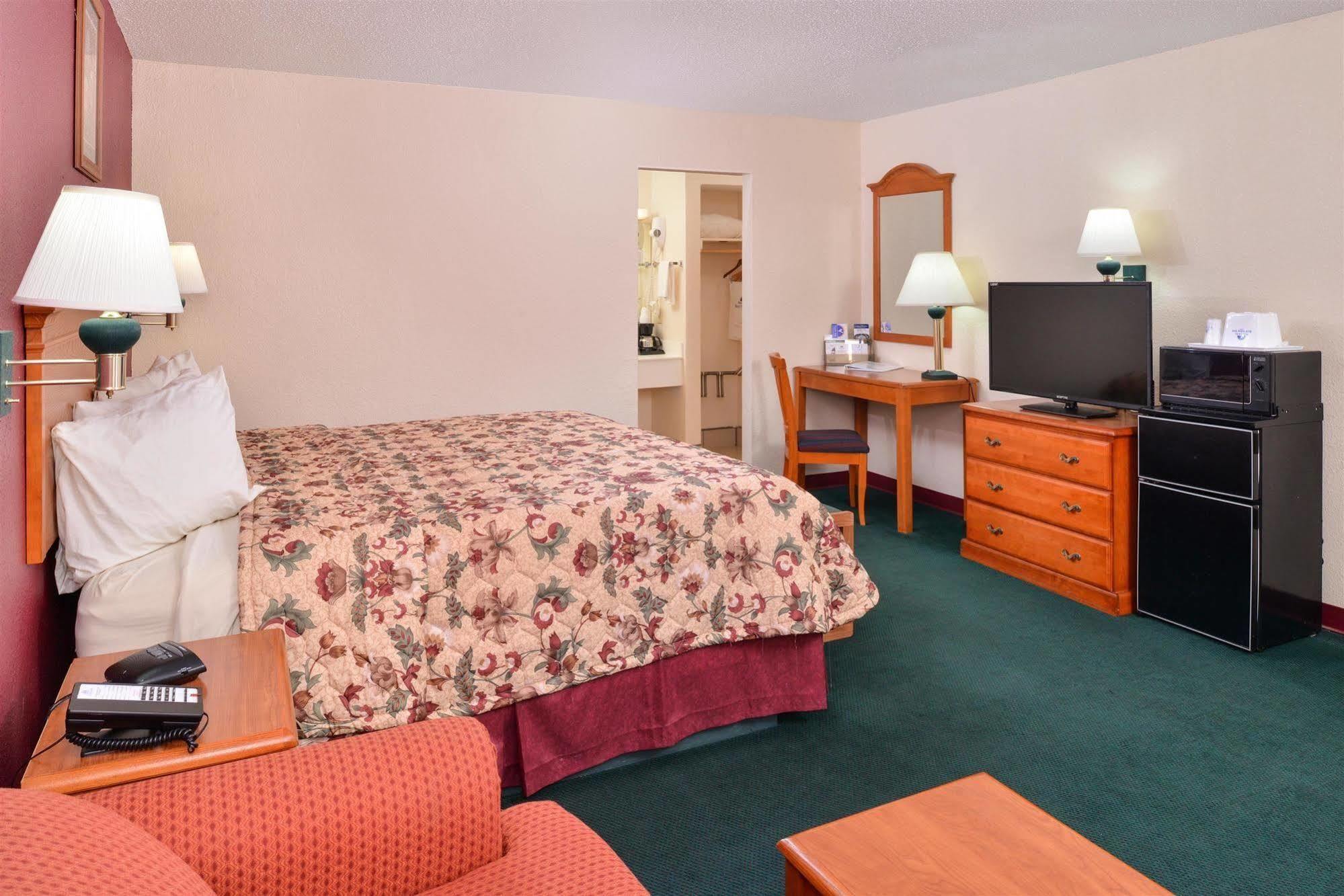 Americas Best Value Inn Lubbock East Kültér fotó