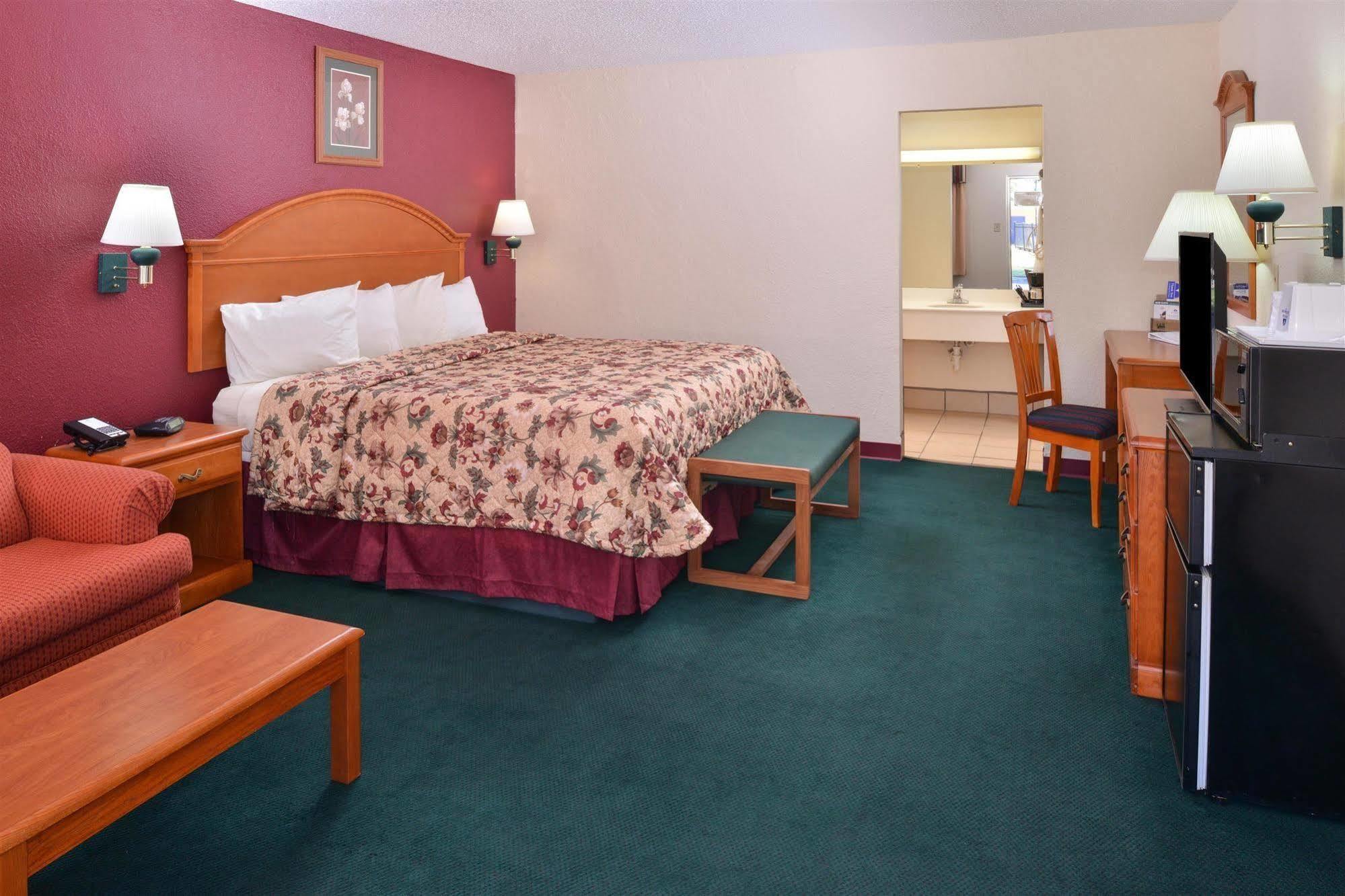 Americas Best Value Inn Lubbock East Kültér fotó