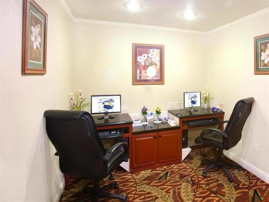 Americas Best Value Inn Lubbock East Kültér fotó