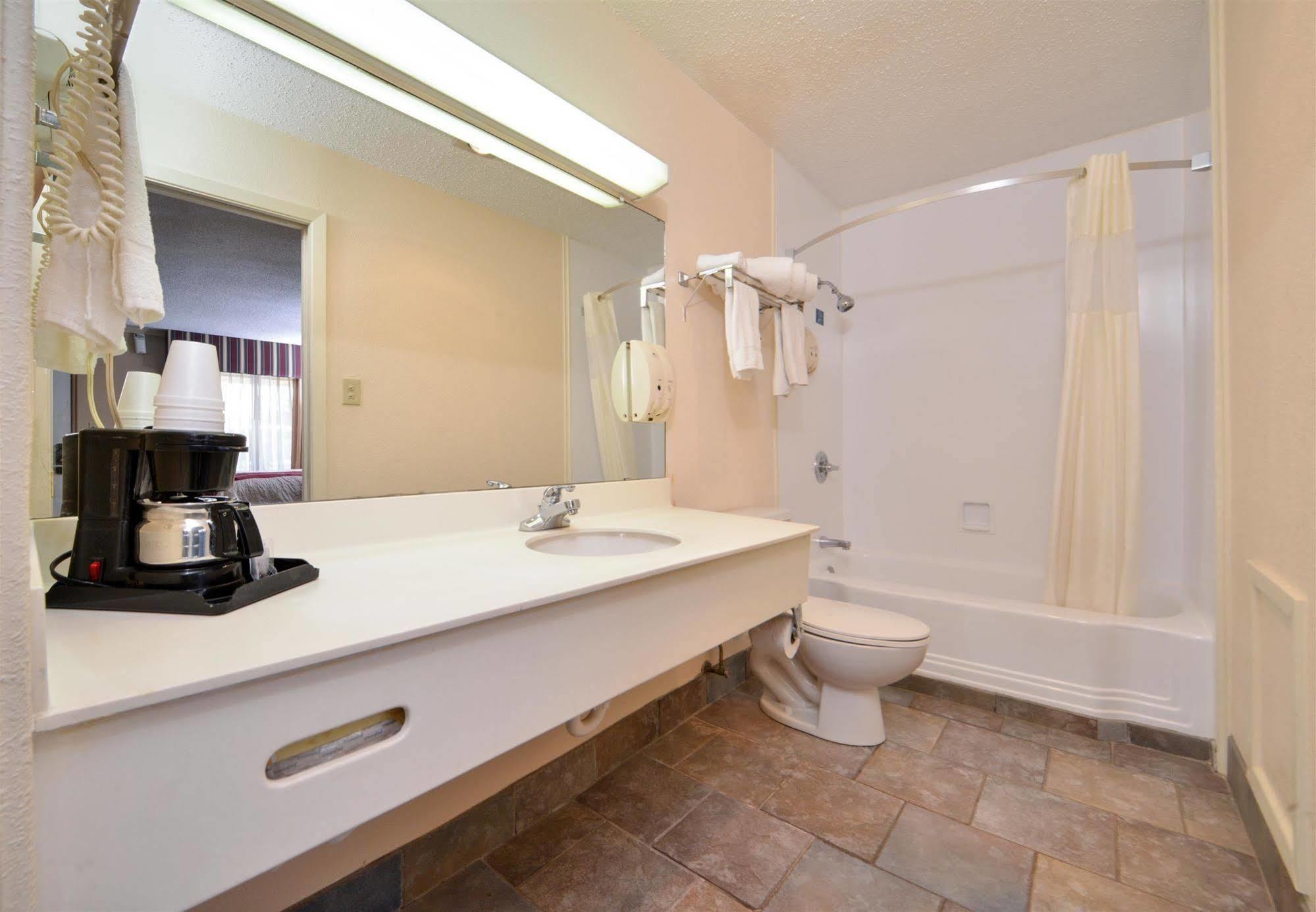 Americas Best Value Inn Lubbock East Kültér fotó