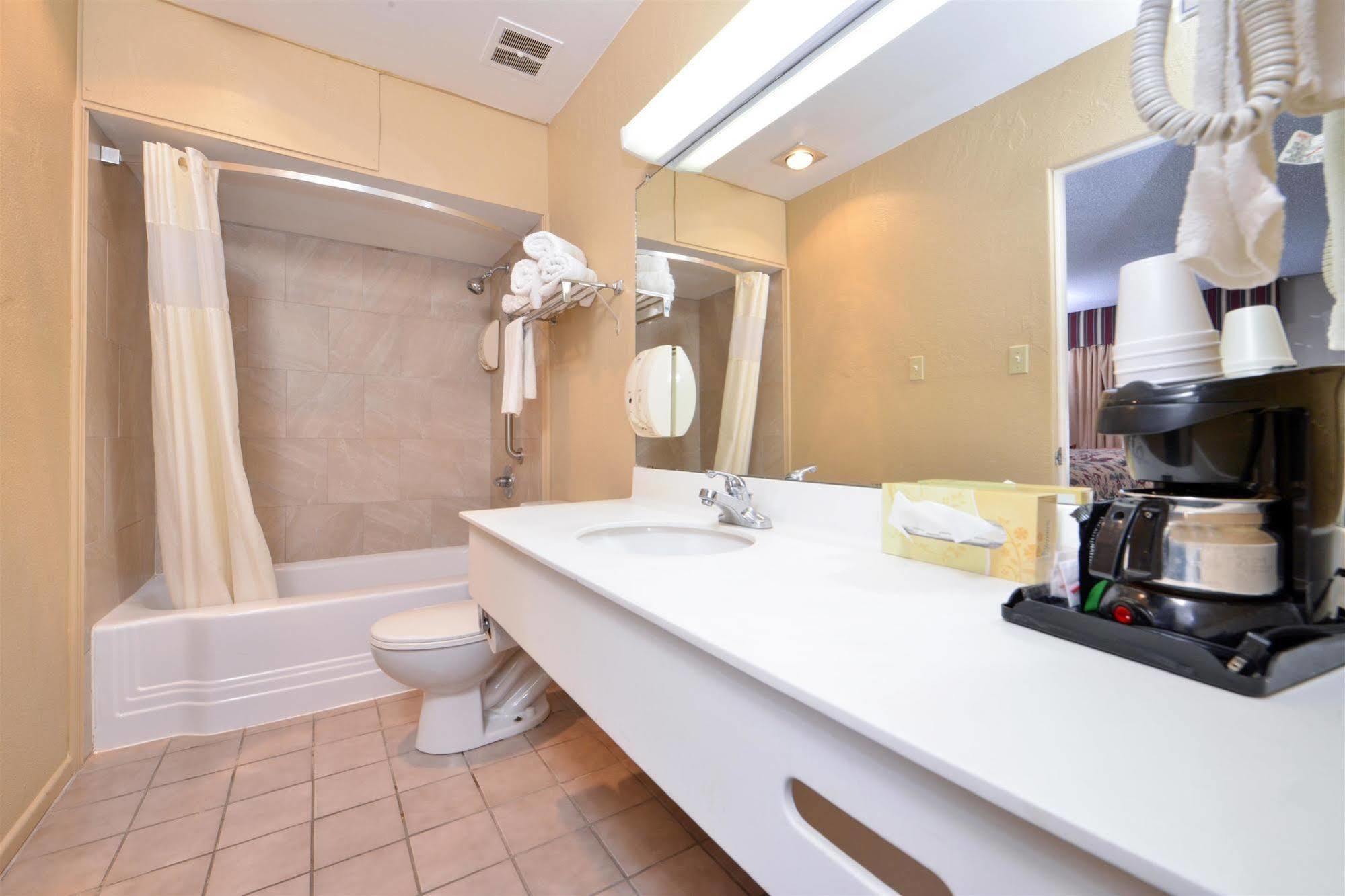 Americas Best Value Inn Lubbock East Kültér fotó