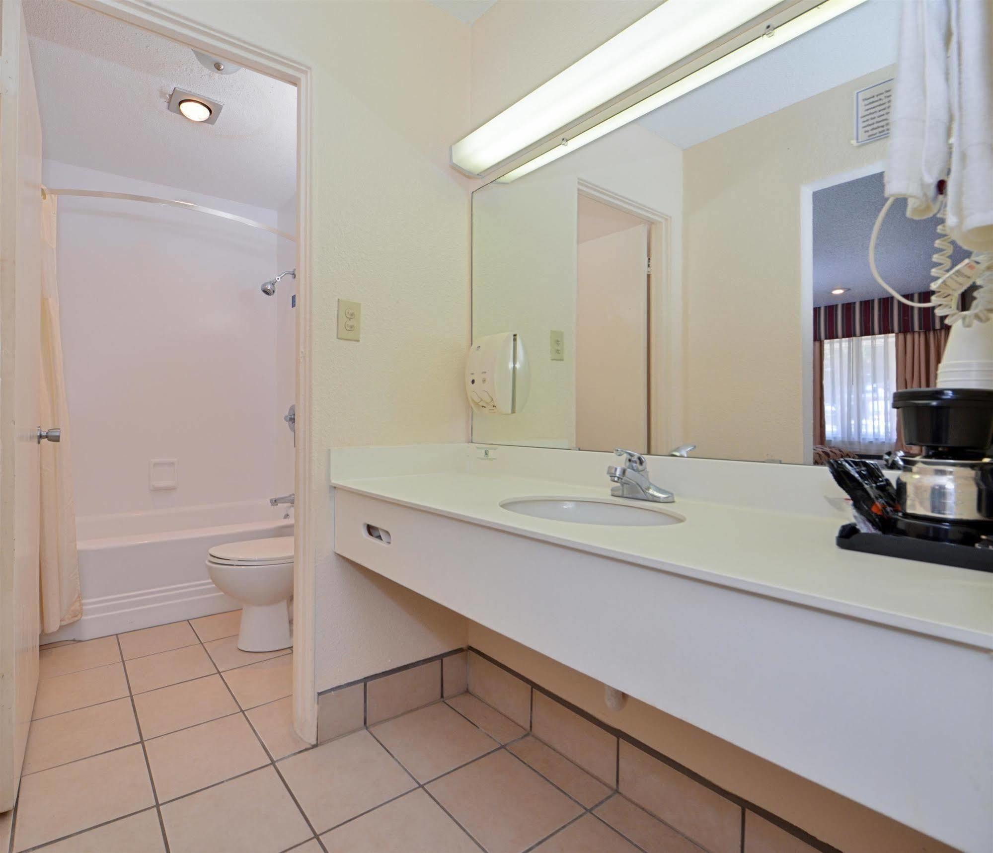 Americas Best Value Inn Lubbock East Kültér fotó